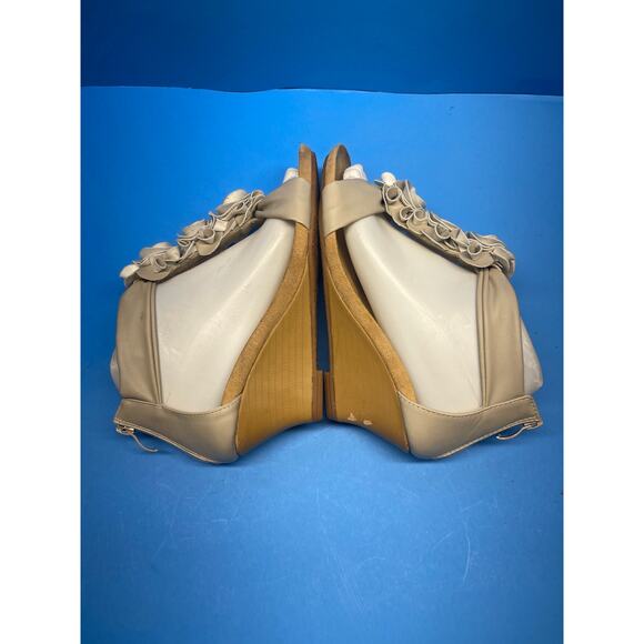 PATRIZIA Spring Step Harlequin Beige Wedge Sandals Shoes Size 7 Flowers T-Strap - Picture 8 of 12